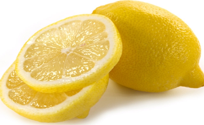 Use A Slice Of Fresh Lemon